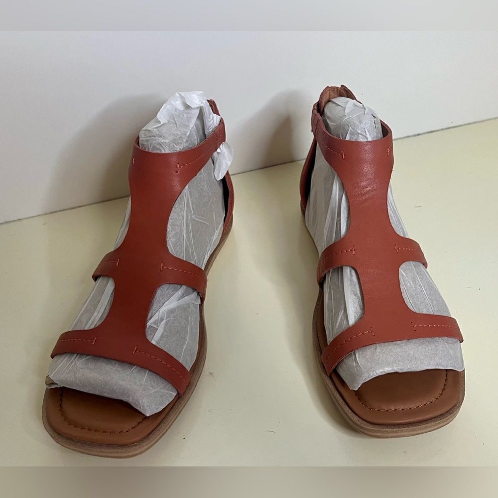 New without box LUCKY BRAND Nayda T-Strap Gladiator Flat Sandals size 8.5